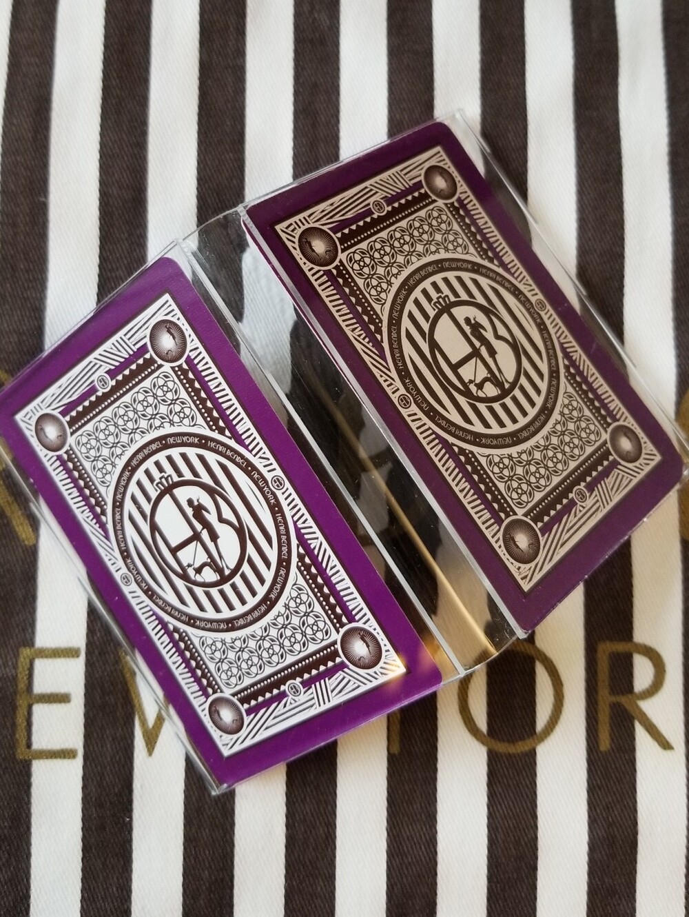 ❗Henri Bendel Playing Cards in Acrylic Display Purple White❗